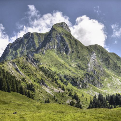 Jak się ubrać w góry na każdą pogodę? Kluczowe porady 